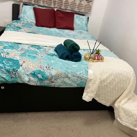 Princess 3 Bedroom House + Offstreet Parking +Wifi リーズ エクステリア 写真